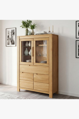 Dubová vitrína so sklenenými dvierkami a pevnými
