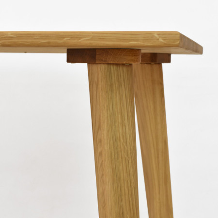 Dubový pracovný stôl, model Juraj