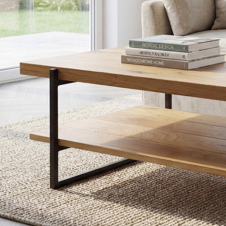 Masívny konferenčný stolík s policou dub