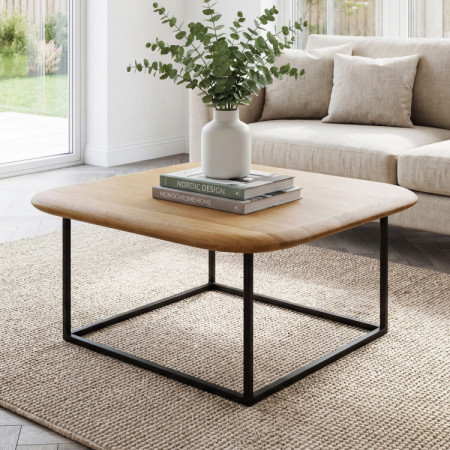 Drevený konferenčný stolík štvorcový