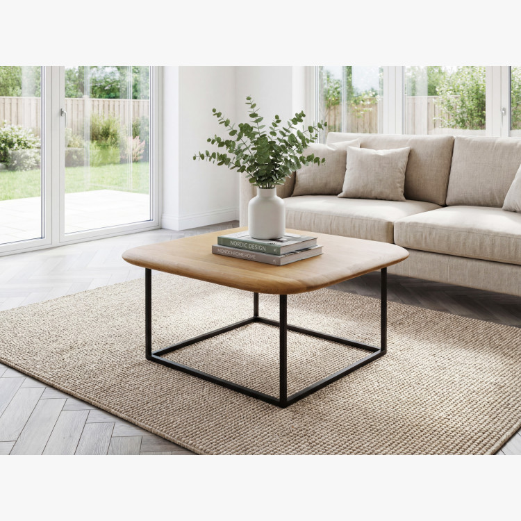 Drevený konferenčný stolík štvorcový