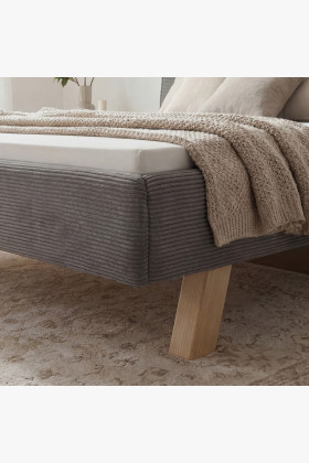 Manželská látková posteľ na nožičkách v sivej farbe 180 x 200 2