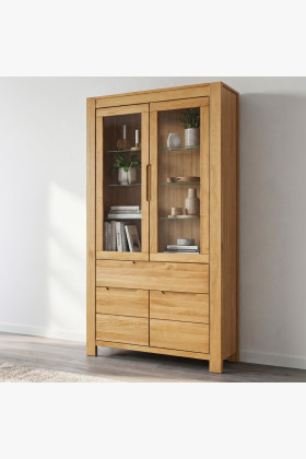 Dubová vysoká vitrína so sklenenými dvierkami a pevnými