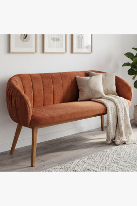 Čalúnená lavica Elba s dubovými nohami v tehlovej farbe