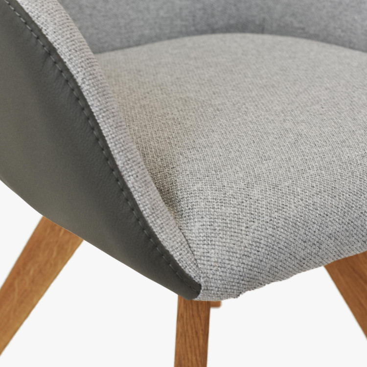 Otočné kreslo s drevenými nohami, sivé