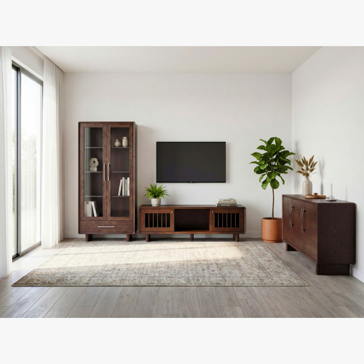 Vitrína so sklenenými dvierkami a zásuvkou v farbe orech