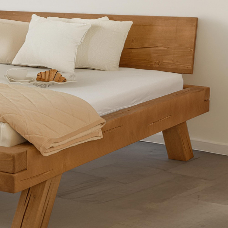 Drevená posteľ Miky 160 x 200 cm z masívneho smrekového dreva