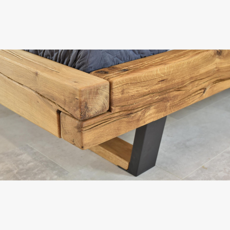 Moderná posteľ z masívu dub na nohách, Laura 200 x 200 cm