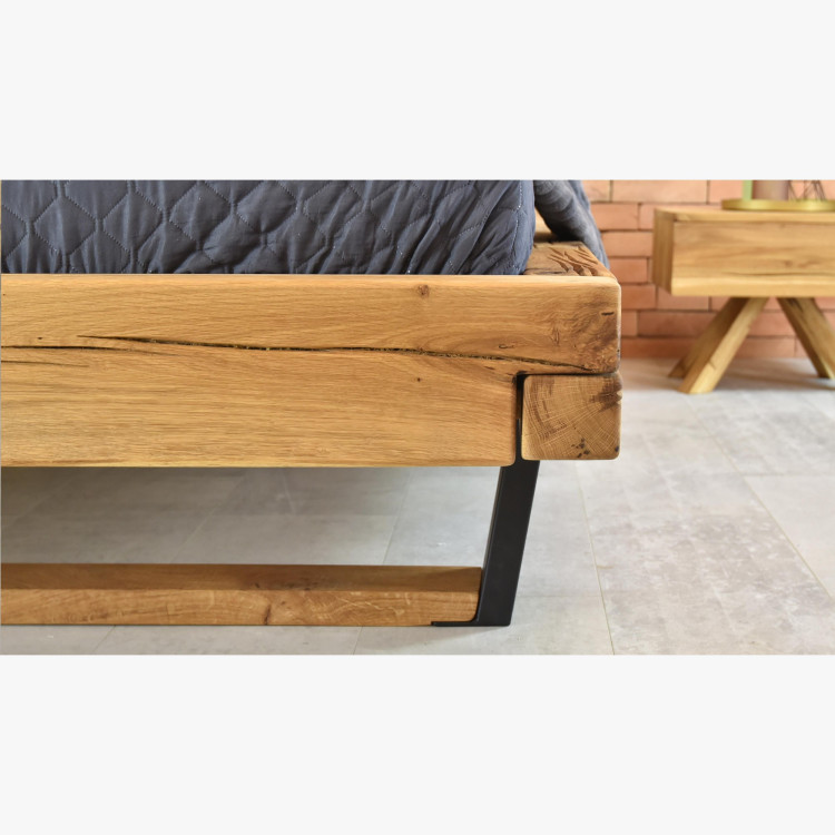 Moderná posteľ z masívu dub na nohách, Laura 200 x 200 cm