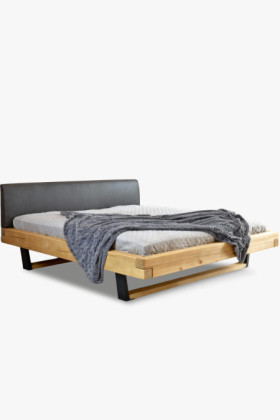 Posteľ z masívu na nohách, Laura smrek 200 x 200 cm 2