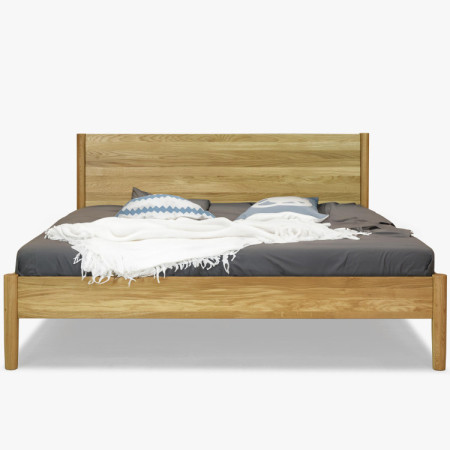 Posteľ z dubového masívu 180 x 200 cm