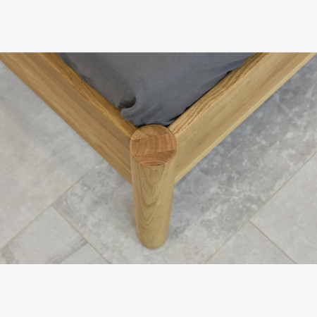 Posteľ z dubového masívu 180 x 200 cm