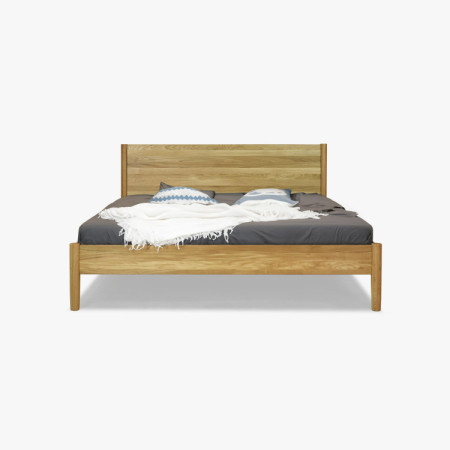 Posteľ z dubového masívu 180 x 200 cm