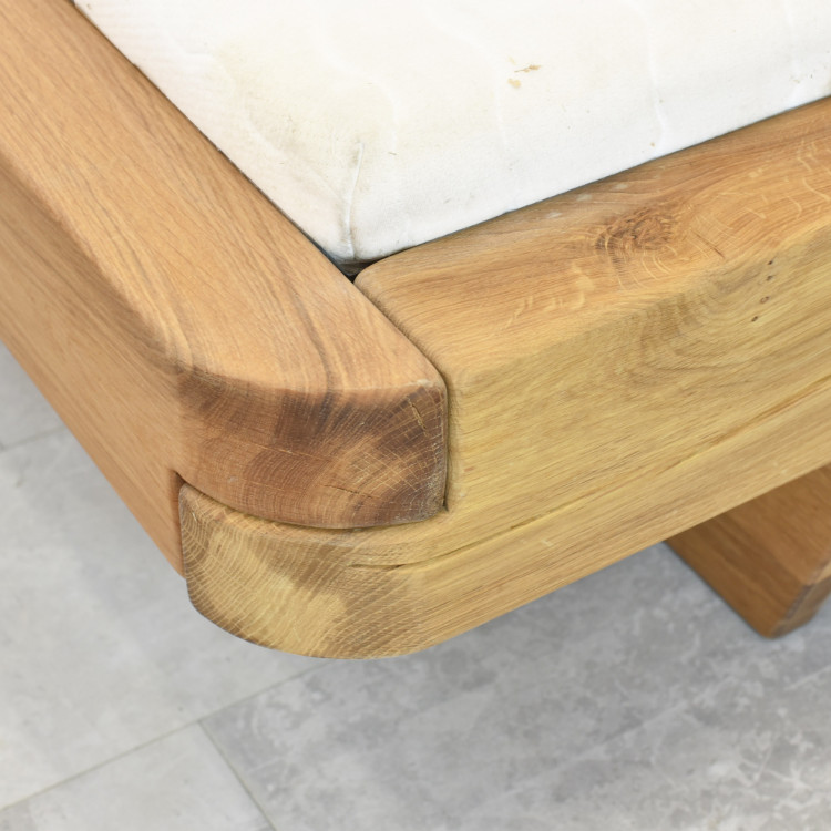 Poctivá posteľ z masívu dub 180 cm - kvalitný nábytok