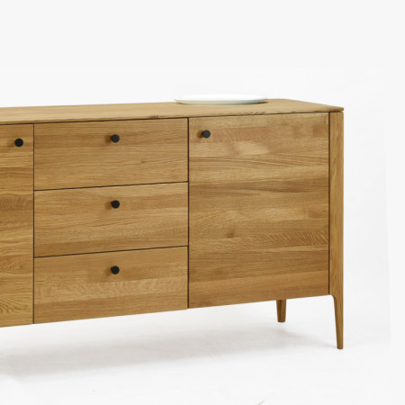 Dubová komoda na nohách, Košice