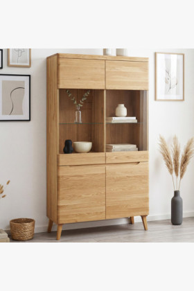 Dvojdverová drevená vitrína na nožičkách, Praha 12