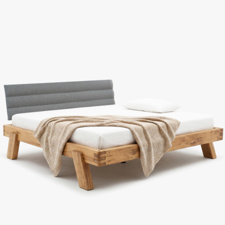 Dubová posteľ z trámov 180 x 200 cm - čelo z látky
