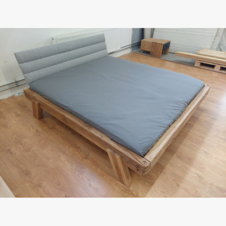 Dubová posteľ s čalúneným čelom 180×200 – (výstavný kus, outlet)