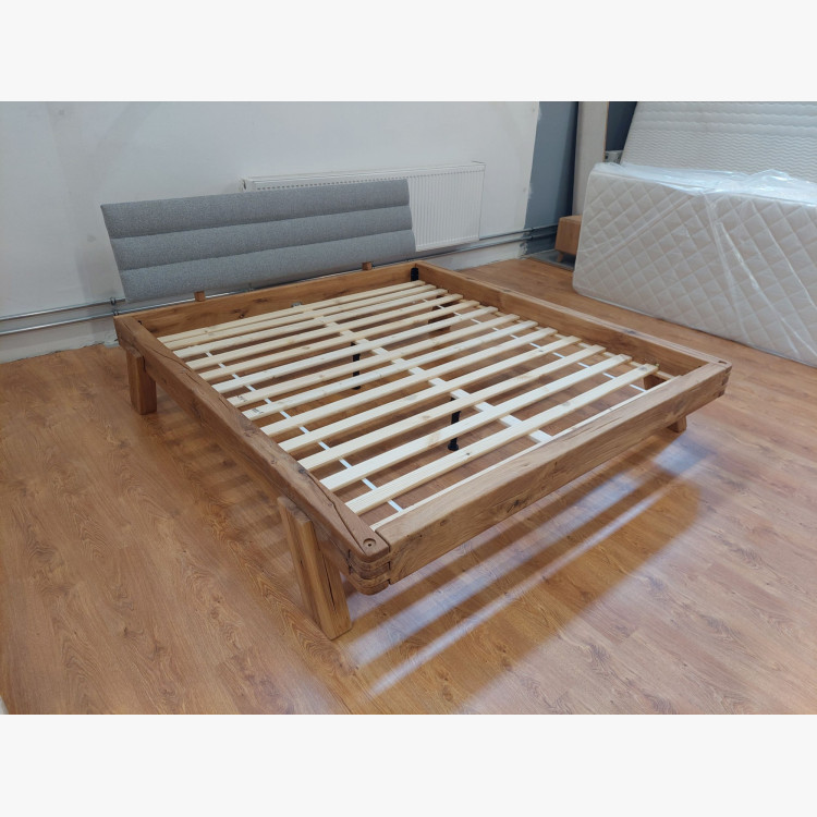 Dubová posteľ s čalúneným čelom 180×200 – (výstavný kus, outlet)