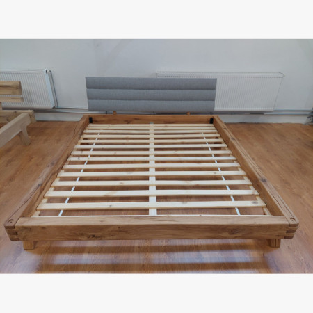 Dubová posteľ s čalúneným čelom 180×200 – (výstavný kus, outlet)