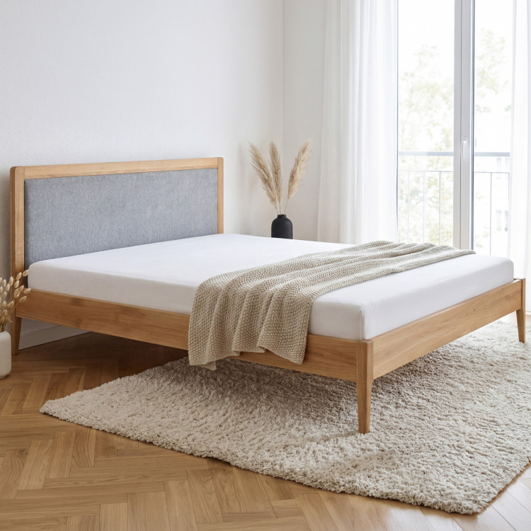 Manželská posteľ na nohách z dubu 180 x 200 cm, Látkové čelo