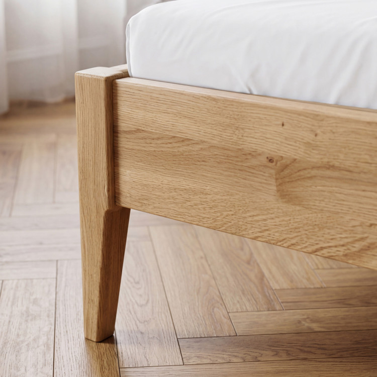 Manželská posteľ na nohách z dubu 180 x 200 cm, Látkové čelo