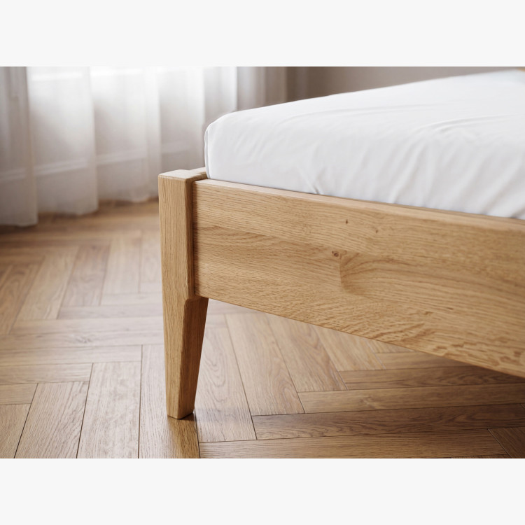 Manželská posteľ na nohách z dubu 180 x 200 cm, Látkové čelo