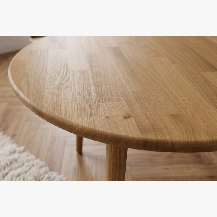 Sada okrúhlych konferenčných stolíkov