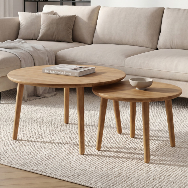 Sada okrúhlych konferenčných stolíkov