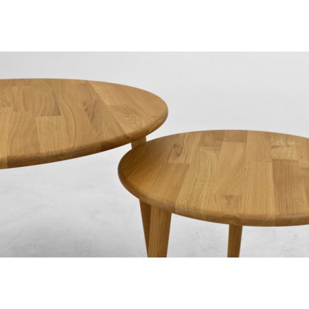 Sada okrúhlych konferenčných stolíkov