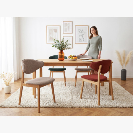 Čalúnená jedálenská stolička s dubovými nohami – farba taupe