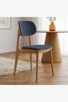 Čalúnená jedálenská stolička Vard z masívneho dubu – antracitová látka 2