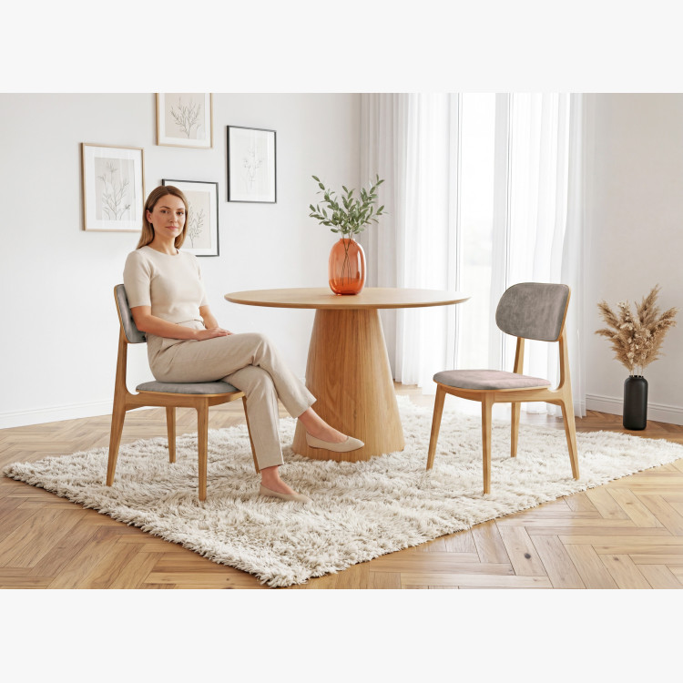 Čalúnená jedálenská stolička Vard z masívneho dubu – šedo-hnedá látka taupe