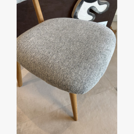 Dubová čalúnená stolička - farba sivá outlet, poškodená dyha