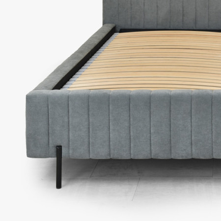 Čalúnená posteľ 180x200 sivá s úložným priestorom a roštom