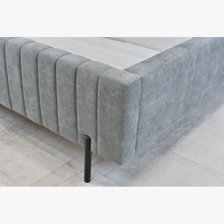 Čalúnená posteľ 180x200 sivá s úložným priestorom a roštom