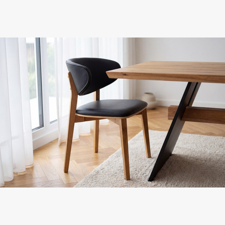 Čalúnená jedálenská stolička Saška – čierna talianska koža, masívny dub olejovaný