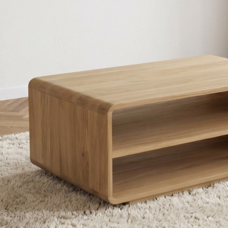 Zaoblený drevený konferenčný stolík