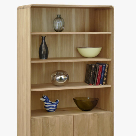 Drevený dubový regál s dvierkami, biely dub