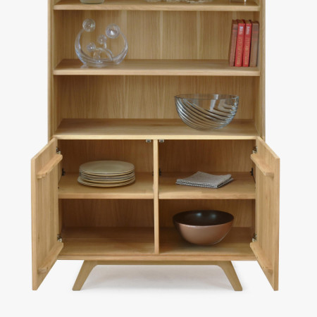 Drevený dubový regál s dvierkami, biely dub