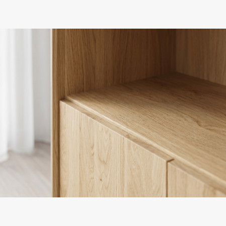 Drevený dubový regál s dvierkami, biely dub