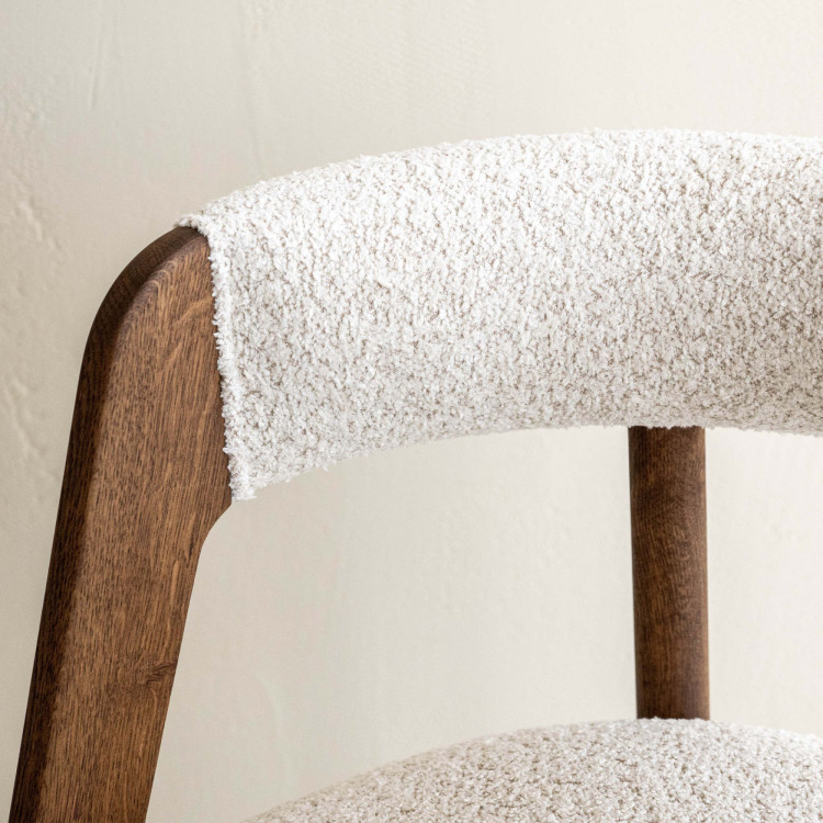 Luxusné dubové kreslo v orechovej farbe, krémová látka