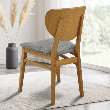 Dubová jedálenská stolička s čalúneným sedákom - látka sivá easy clean