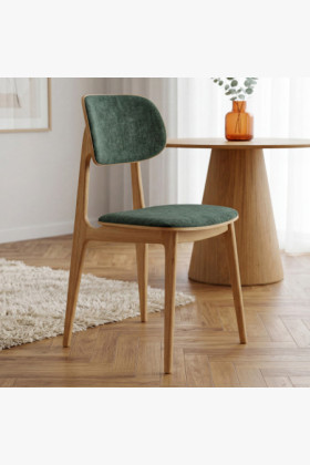 Čalúnená jedálenská stolička Vard z masívneho dubu – zelená látka 2