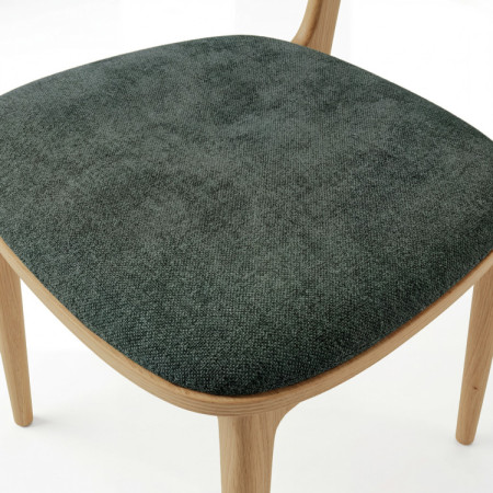 Čalúnená jedálenská stolička Vard z masívneho dubu – zelená látka