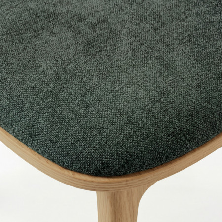 Čalúnená jedálenská stolička Vard z masívneho dubu – zelená látka