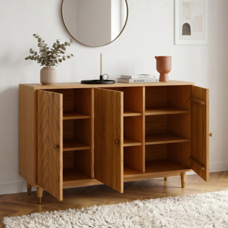 Dubová komoda s dvierkami 139 cm – luxusná masívna komoda s frézovaním rybia kosť