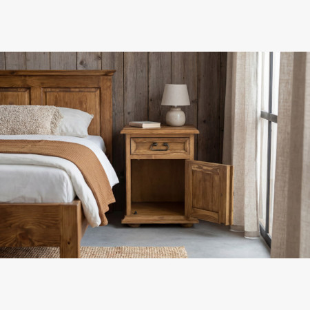 Nočný stolík vidiecky štýl