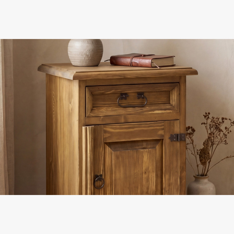 Nočný stolík vidiecky štýl