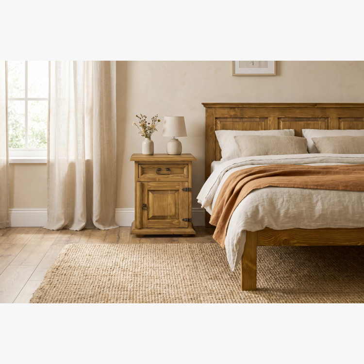 Nočný stolík vidiecky štýl